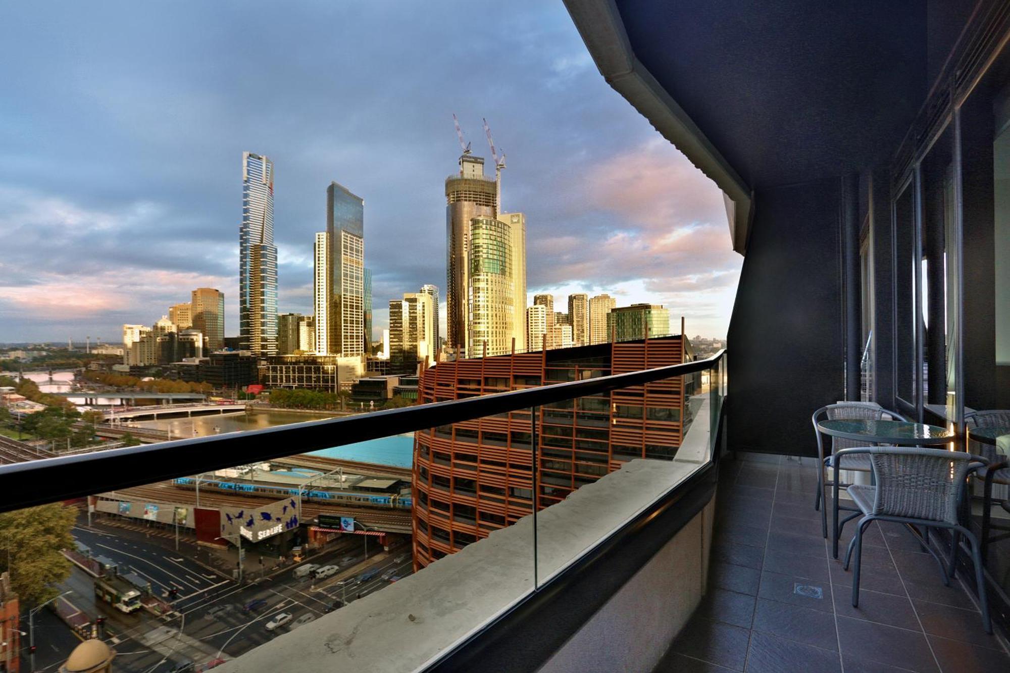 Aura On Flinders Serviced Apartments Мельбурн Екстер'єр фото